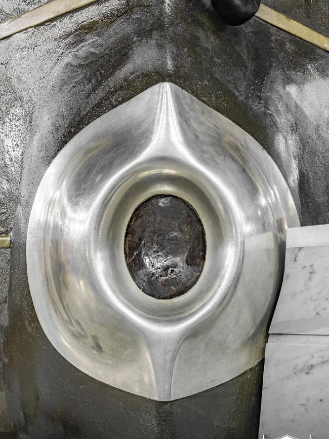 Pemerintah Arab Saudi merilis foto jarak dekat dari batu hitam Hajar Aswad/Foto: dok. Pemerintah Arab Saudi