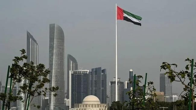 Bendera UEA berkibar di ibu kota Abu Dhabi (dok. AFP)