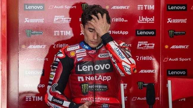 Marc Marquez membalap dengan 1,5 lengan. (Foto: AFP/MOHD RASFAN)
