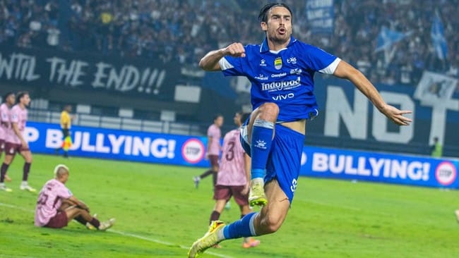 Persib Bandung berpeluang besar untuk jadi juara Super League musim ini. (ANTARA FOTO/NOVRIAN ARBI)
