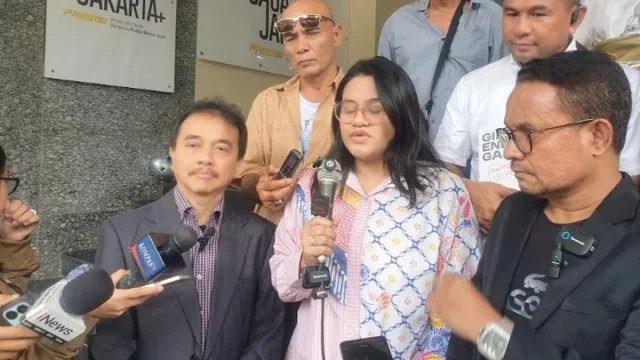 Roy Suryo Cs laporkan Rismon Sianipar dan istri ke Polda Metro Jaya