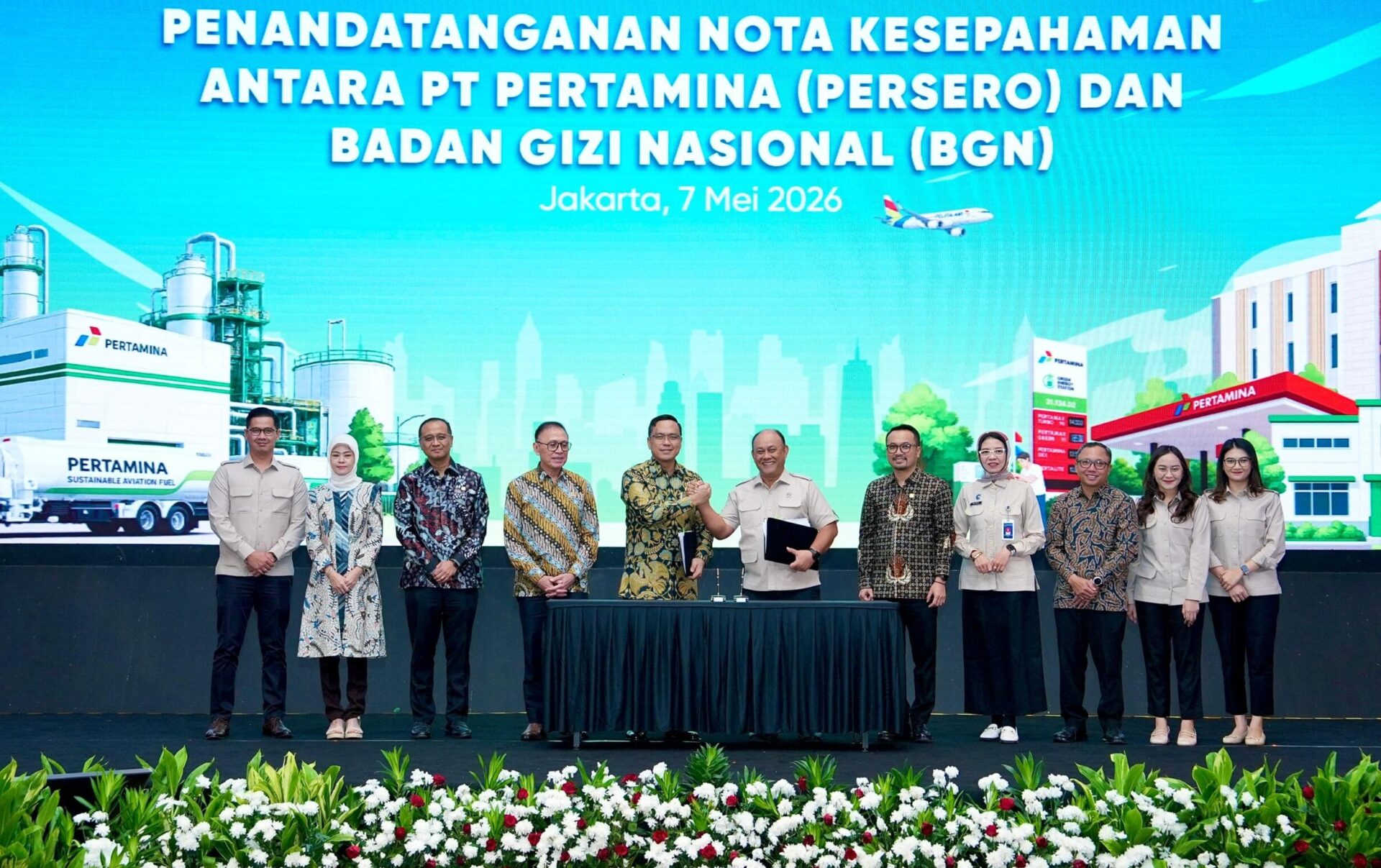 Penandatanganan Nota Kesepahaman oleh Direktur Utama Pertamina Simon Aloysius Mantiri bersama Kepala BGN Dadan Hindayana di Grha Pertamina, Jakarta, Kamis (7/5/2026). Foto: Dok. Pertamina