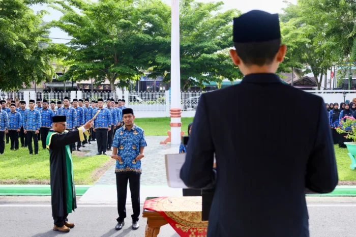 Bupati Aceh Barat Serahkan SK dan Ambil Sumpah PNS Formasi 2024