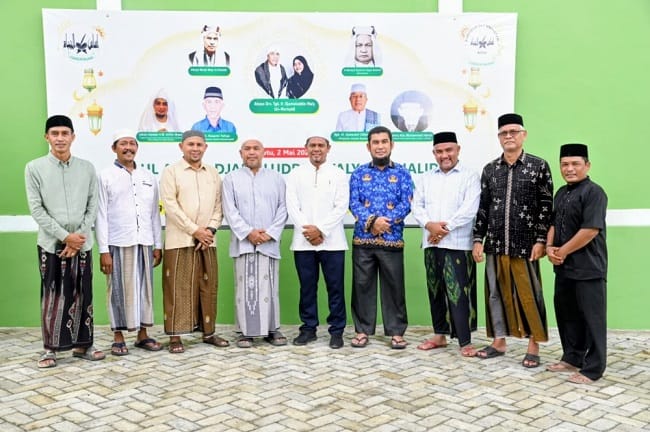Kadisdik Dayah Aceh Besar, Abubakar SAg menghadiri Haul ke 10 Abuya Drs Tgk H Jamaluddin di Dayah Asaasunnajah, Gampong Ateuk Lueng Ie, Kecamatan Ingin Jaya, Aceh Besar, Sabtu (005/2026). FOTO/MC ACEH BESAR