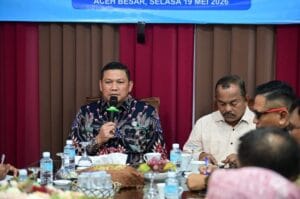 Kepala BNN Provinsi Aceh, Brigjen Pol. Dr. Dedy Tabrani, S.I.K., M.Si menyampaikan paparan dalam Rapat Kerja Sinergi Program Alternative Development (AD) bersama stakeholder yang digelar di Gedung Dekranasda Aceh Besar, Gampong Gani, Kecamatan Ingin Jaya, Selasa (19/5/2026). FOTO/ MC ACEH BESAR