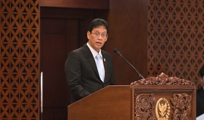 Menteri Keuangan, Purbaya Yudhi Sadewa saat menyampaikan jawaban dan tanggapan pemerintah atas pandangan fraksi-fraksi DPR RI terhadap KEM PPKF Tahun Anggaran 2027 dalam Rapat Paripurna DPR RI di Jakarta, Selasa (9/6/2026). Foto: Dok. Kemenkeu