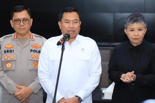 Wakil Kepala Badan Gizi Nasional (BGN) Sony Sonjaya (tengah) sebut program MBG tidak hanya untuk peserta didik tapi juga untuk kelompok rentan.(Dokumentasi Humas Polri.) Wakil Kepala Badan Gizi Nasional (BGN) Sony Sonjaya (tengah) sebut program MBG tidak hanya untuk peserta didik tapi juga untuk kelompok rentan.(Dokumentasi Humas Polri.)