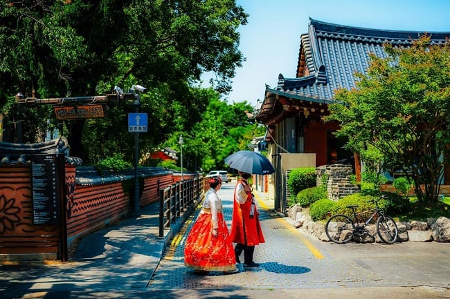 Korea Selatan mudahkan akses pembayaran dan reservasi bagi wisatawan asing lewat verifikasi paspor, tanpa gunakan nomor telepon lokal.(Dok. Unsplash/Mos Sukjaroenkraisri) Korea Selatan mudahkan akses pembayaran dan reservasi bagi wisatawan asing lewat verifikasi paspor, tanpa gunakan nomor telepon lokal.(Dok. Unsplash/Mos Sukjaroenkraisri)
