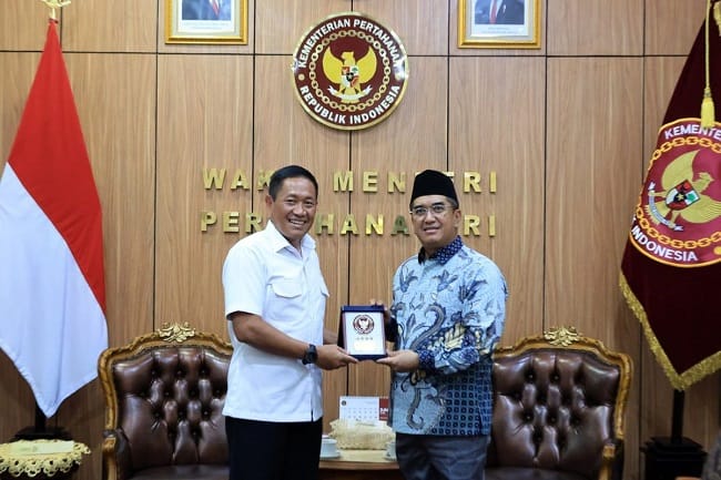 Rektor Universitas Indonesia (UI) Heri Hermansyah menemui Wakil Menteri Pertahanan RI Donny Ermawan Taufanto di Kantor Kementerian Pertahanan (Kemhan), Jakarta Pusat, Kamis (18/6/2026). (DOK. Setjen Infohan Kemhan) Rektor Universitas Indonesia (UI) Heri Hermansyah menemui Wakil Menteri Pertahanan RI Donny Ermawan Taufanto di Kantor Kementerian Pertahanan (Kemhan), Jakarta Pusat, Kamis (18/6/2026). (DOK. Setjen Infohan Kemhan)