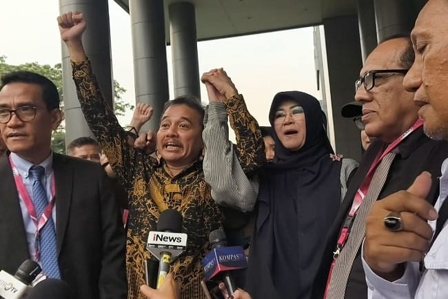 Tersangka kasus dugaan pencemaran nama baik Presiden ke-7 RI Jokowi, Roy Suryo dan dokter Tifa tidak ditahan Kejaksaan Negeri Jakarta Selatan, Senin (22/6/2026).(KOMPAS.com/INTAN AFRIDA RAFNI)
