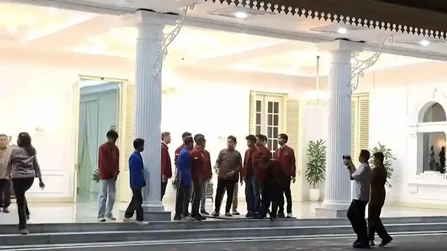 Ⓒ Hak cipta foto di atas dikembalikan sesungguhnya kepada pemilik foto Ⓒ Hak cipta foto di atas dikembalikan sesungguhnya kepada pemilik foto