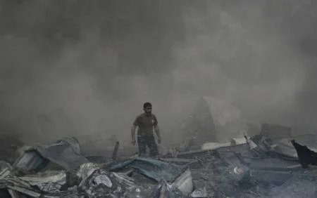 Seorang perwira tinggi Angkatan Darat Lebanon tewas akibat serangan udara Israel yang menargetkan mobil dinasnya, Sabtu (6/6) malam (Foto: AP)