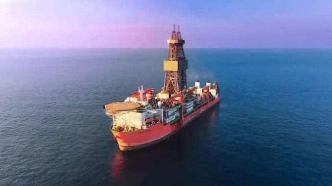 Kapal Seismik saat beroperasi di South Andaman, lepas pantai Aceh. Kapal Seismik saat beroperasi di South Andaman, lepas pantai Aceh.