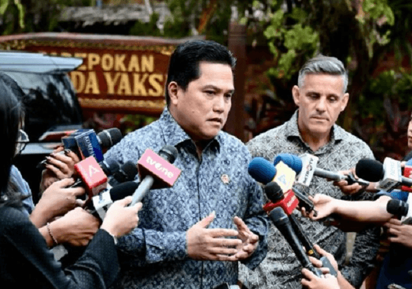 Menpora Erick Thohir dan pelatih sepak bola Timnas Indonesia John Herdman Menpora Erick Thohir dan pelatih sepak bola Timnas Indonesia John Herdman memberikan keterangannya kepada awak media usai diterima Presiden Prabowo di kediaman pribadinya di Hambalang, Jawa Barat, pada Jumat, 19 Juni 2026. Foto: BPMI Setpres
