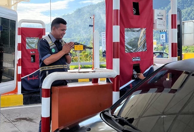 Jalan Tol Pekanbaru yang ramai dilintasi saat libur panjang (Foto : Humas Hutama Karya) Jalan Tol Pekanbaru yang ramai dilintasi saat libur panjang (Foto : Humas Hutama Karya)