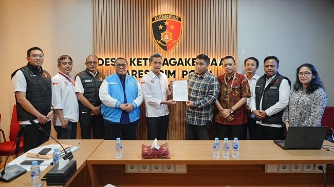 KETENAGAKERJAAN - Desk Ketenagakerjaan Bareskrim Polri melakukan proses mediasi dan perundingan dengan Pimpinan Unit Kerja Niaga, Bank, Jasa, dan Asuransi (PUK NIBA) Konfederasi Serikat Pekerja Seluruh Indonesia (KSPSI) AGN dan manajemen PT Kerta Gaya Pusak. (HO)