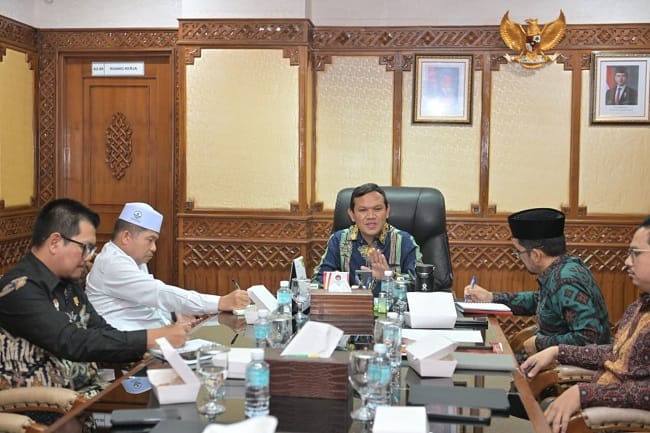 Wakil Gubernur Aceh Fadhlullah menerima audiensi pimpinan MPU Aceh di Banda Aceh, Kamis, 4 Juni 2026. Pertemuan membahas penguatan koordinasi dan keseragaman penerapan hukum mawaris. (Foto: Humas Pemerintah Aceh)