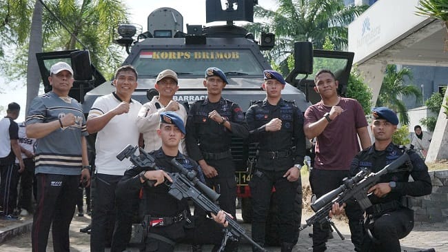 Kapolda Aceh Irjen Pol. Marzuki Ali Basyah didampingi Wakapolda Aceh, Irwasda, dan para Pejabat Utama Polda Aceh meninjau kegiatan Car Free Day 