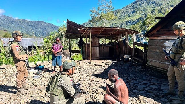 Sinergi Humanis di Puncak Jaya: Satgas Damai Cartenz Pererat Kedekatan Lewat Patroli Dialogis di Talilime. Sinergi Humanis di Puncak Jaya: Satgas Damai Cartenz Pererat Kedekatan Lewat Patroli Dialogis di Talilime.