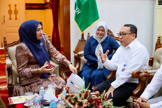 AUDIENSI - Marlina saat menerima audiensi Kepala Perwakilan Bank Indonesia Aceh Agus Chusaini, di ruang tengah Meuligoe Gubernur Aceh, Senin (15/6/2026). AUDIENSI - Marlina saat menerima audiensi Kepala Perwakilan Bank Indonesia Aceh Agus Chusaini, di ruang tengah Meuligoe Gubernur Aceh, Senin (15/6/2026).