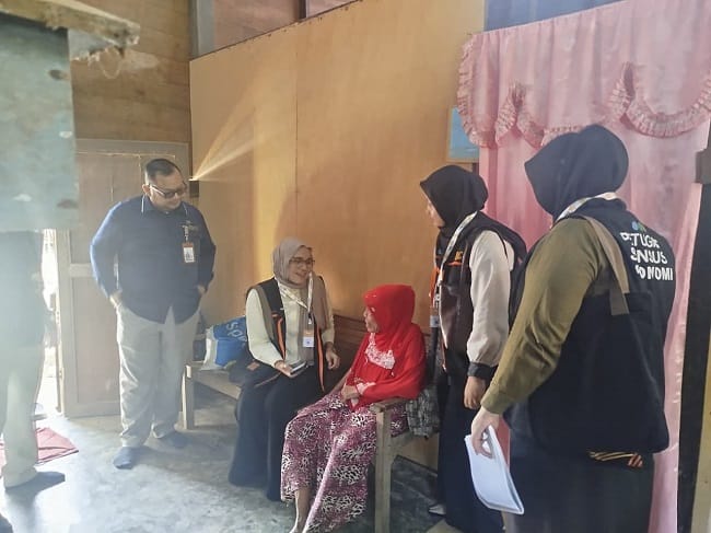 Pendataan di Rumah Warga di Wilayah Kab. Pidie Jaya oleh KaBPS Pidie Jaya dan jajaran petugas