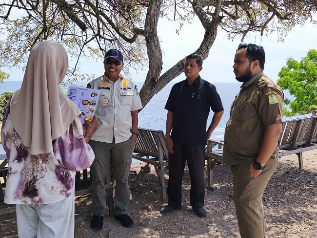 Kabid Ketertiban Umum dan Ketenteraman Masyarakat, Satpol PP dan WH Aceh Besar, Suhaimi SP, meninjau kawasan wisata Bukit Lamreh, Kecamatan Mesjid Raya, Kabupaten Aceh Besar, Kamis (18/6/2026). FOTO/ MC ACEH BESAR Kabid Ketertiban Umum dan Ketenteraman Masyarakat, Satpol PP dan WH Aceh Besar, Suhaimi SP, meninjau kawasan wisata Bukit Lamreh, Kecamatan Mesjid Raya, Kabupaten Aceh Besar, Kamis (18/6/2026). FOTO/ MC ACEH BESAR