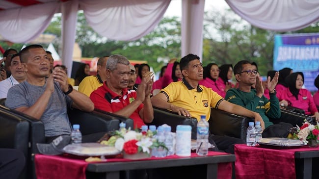 Kapolda Aceh bersama unsur Forkopimda dan tamu undangan menghadiri olahraga bersama Hari Bhayangkara ke-80 di Banda Aceh, Jumat (19/6/2026). Foto: Dok. Istimewa