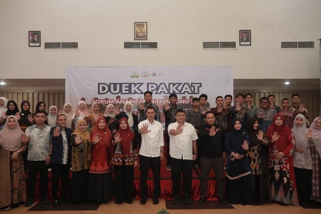 TINJAU UMKM - Tim Sertifikasi Balai Besar Pengawas Obat dan Makanan di Banda Aceh (BBPOM Aceh) saat meninjau salah satu UMKM, guna mendapatkan sertifikasi Nomor Izin Edar (NIE) BPOM dan audit Izin Penerapan Cara Produksi Pangan Olahan yang Baik (IP-CPPOB), Jumat (19/6/2026). TINJAU UMKM - Tim Sertifikasi Balai Besar Pengawas Obat dan Makanan di Banda Aceh (BBPOM Aceh) saat meninjau salah satu UMKM, guna mendapatkan sertifikasi Nomor Izin Edar (NIE) BPOM dan audit Izin Penerapan Cara Produksi Pangan Olahan yang Baik (IP-CPPOB), Jumat (19/6/2026).
