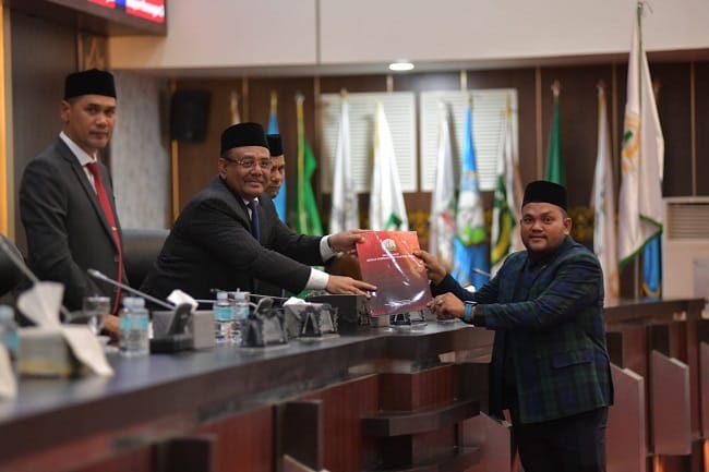 Sekretaris Daerah Aceh M. Nasir menghadiri Rapat Paripurna DPRA terkait persetujuan dan penetapan tiga Rancangan Qanun Aceh usul inisiatif DPRA Tahun 2026 di Gedung Utama DPRA, Banda Aceh, Senin (22/6/2026).|Foto:ist Sekretaris Daerah Aceh M. Nasir menghadiri Rapat Paripurna DPRA terkait persetujuan dan penetapan tiga Rancangan Qanun Aceh usul inisiatif DPRA Tahun 2026 di Gedung Utama DPRA, Banda Aceh, Senin (22/6/2026).|Foto:ist