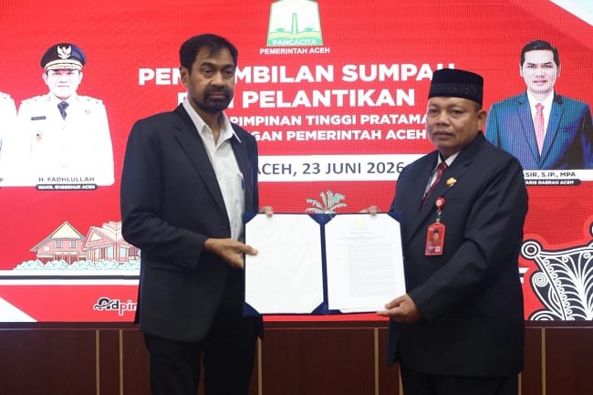 LANTIK - Gubernur Aceh, Muzakir Manaf, melantik Dr. Misran Fuadi, S.Ag., M.AP. sebagai Kepala Dinas Syariat Islam Aceh, dalam prosesi pelantikan yang berlangsung di Pendopo Gubernur Aceh, Banda Aceh, Selasa (23/6/2026). LANTIK - Gubernur Aceh, Muzakir Manaf, melantik Dr. Misran Fuadi, S.Ag., M.AP. sebagai Kepala Dinas Syariat Islam Aceh, dalam prosesi pelantikan yang berlangsung di Pendopo Gubernur Aceh, Banda Aceh, Selasa (23/6/2026).