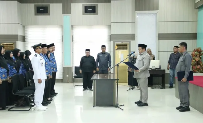 PELANTIKAN PEJABAT - Wali Kota Sabang, Zulkifli H Adam melantik dan mengambil sumpah 20 pejabat administrator serta pejabat pengawas di lingkungan Pemerintah Kota Sabang di Aula Pulau Weh, Jumat (26/6/2026).
