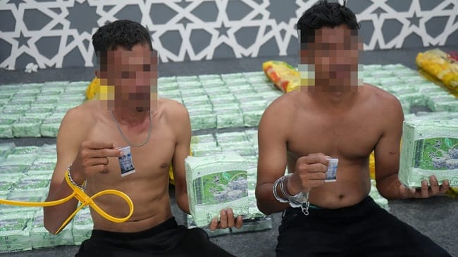 Bea cukai dan polri bersinergi menggagalkan upaya penyelundupan 13 karung berisi sekitar 325 kilogram narkotika. Foto: Bea Cukai
