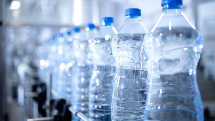 Ilustrasi. Air minum Dalam Kemasan. Foto: Bloomberg Ilustrasi. Air minum Dalam Kemasan. Foto: Bloomberg