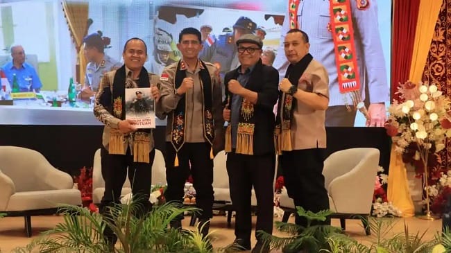 PELUNCURAN BUKU - Kapolda Aceh Irjen Pol Drs Marzuki Ali Basyah MM meluncurkan buku berjudul PELUNCURAN BUKU - Kapolda Aceh Irjen Pol Drs Marzuki Ali Basyah MM meluncurkan buku berjudul
