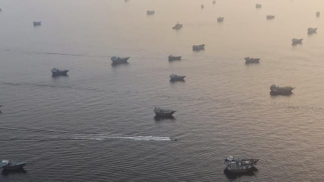 AS belum memberikan kepastian apakah akan mengizinkan Iran memungut tarif kepada kapal yang melintas di Selat Hormuz setelah masa transisi 60 hari berakhir. (Foto: REUTERS/Stringer)