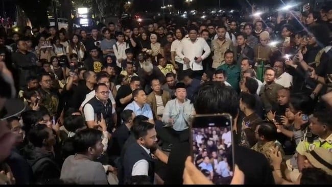 Suasana diskusi di GIK UGM pada Senin (15/6) malam yang berakhri ricuh. Foto: Dok Istimewa