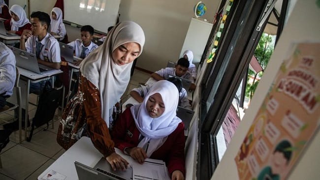 Potret Guru Sekolah Rakyat. (Foto: ANTARA FOTO/Darryl Ramadhan)