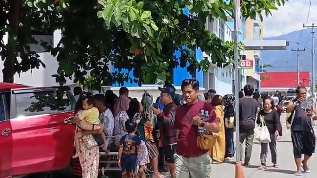 Sejumlah pasien RS Samaritan Palu dievakuasi imbas gempa M 6,7. (dok. Istimewa)