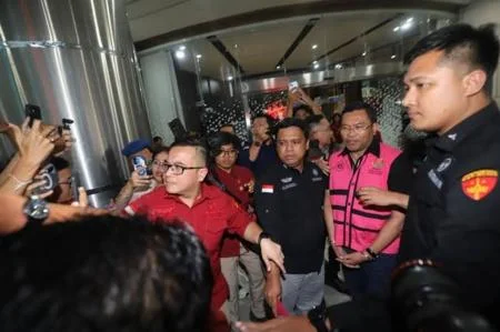 Mundur dari Pengacara, Elza Syarief Tuding Sony Sonjaya Tak Jujur soal Kasus MBG Mantan Wakil Kepala Badan Gizi Nasional (BGN), Sony Sonjaya ditahan Kejagung.