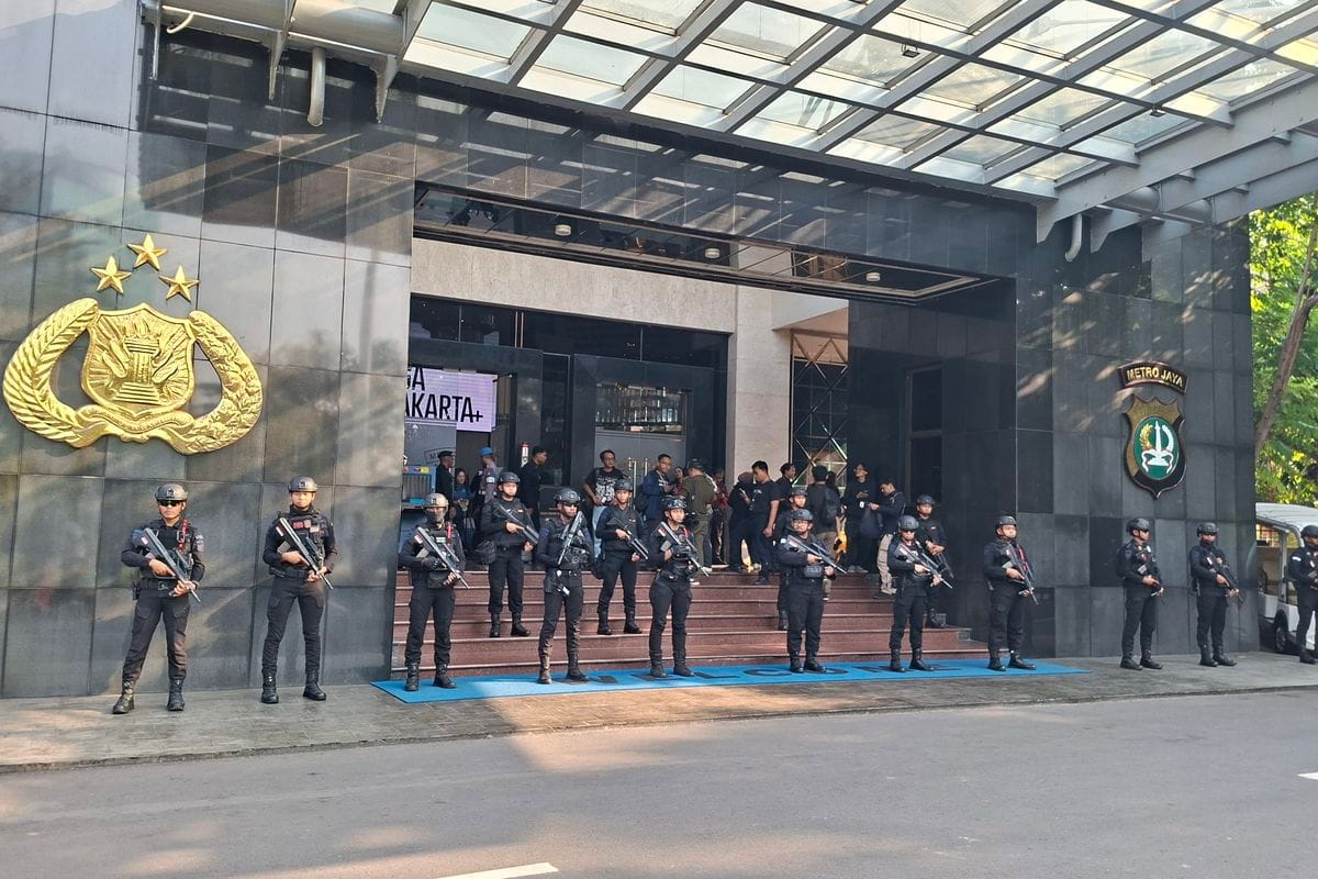 Gedung Promoter di Mapolda Metro Jaya dijaga ketat oleh puluhan pasukan Brigade Mobile (Brimob) menjelang gelaran konferensi pers pada Jumat (10/7/2026) sore.(KOMPAS.com/Ridho Danu Prasetyo) Gedung Promoter di Mapolda Metro Jaya dijaga ketat oleh puluhan pasukan Brigade Mobile (Brimob) menjelang gelaran konferensi pers pada Jumat (10/7/2026) sore.(KOMPAS.com/Ridho Danu Prasetyo)