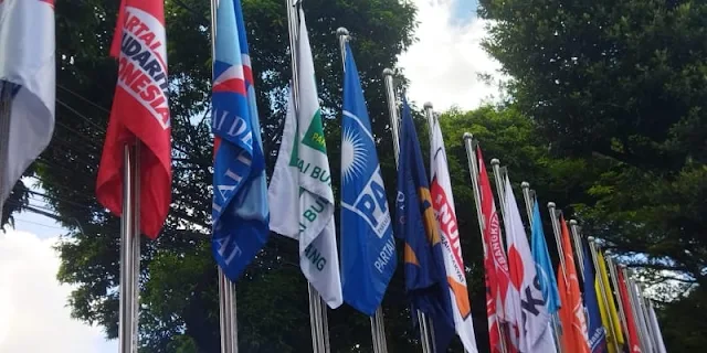 Bendera partai politik peserta Pemilu 2024.