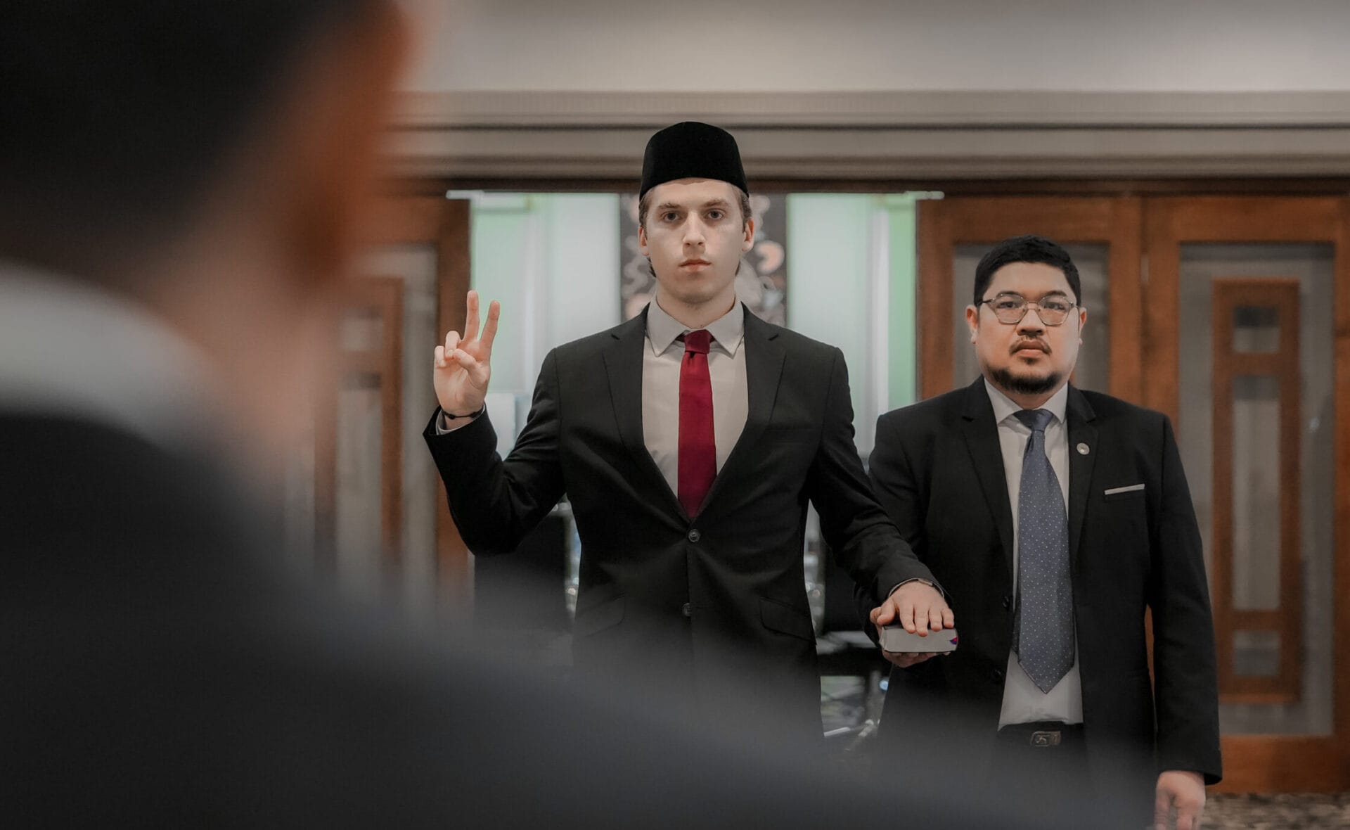 Luke Anthony Vickery menjalani pengambilan sumpah kewarganegaraan di Konsulat Jenderal Republik Indonesia (KJRI) Sydney, Australia,Kamis (16/7/2026). Foto: Dok. Kemenkum Luke Anthony Vickery menjalani pengambilan sumpah kewarganegaraan di Konsulat Jenderal Republik Indonesia (KJRI) Sydney, Australia,Kamis (16/7/2026). Foto: Dok. Kemenkum