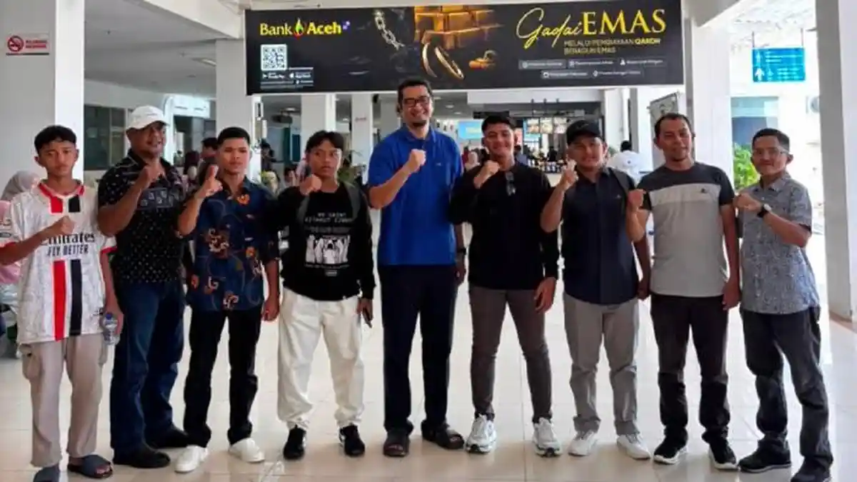 Kepala BPSDM Aceh, Marthunis ST DEA, melepas keberangkatan empat pelajar Aceh ke Morowali, Sulawesi Tengah, dari Bandara Internasional Sultan Iskandar Muda, Blangbintang, Aceh Besar, Minggu (19/7/2026), didampingi orang tua masing-masing. Setelah latihan bahasa Mandarin 3 bulan di Morowali, mereka akan memulai perkuliahan di Sichuan Vocational College of Chemical Technology, Tiongkok. Kepala BPSDM Aceh, Marthunis ST DEA, melepas keberangkatan empat pelajar Aceh ke Morowali, Sulawesi Tengah, dari Bandara Internasional Sultan Iskandar Muda, Blangbintang, Aceh Besar, Minggu (19/7/2026), didampingi orang tua masing-masing. Setelah latihan bahasa Mandarin 3 bulan di Morowali, mereka akan memulai perkuliahan di Sichuan Vocational College of Chemical Technology, Tiongkok.
