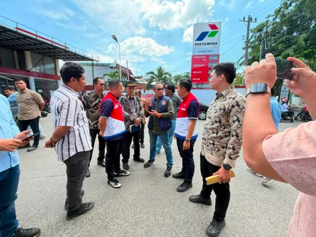 SIDAK SPBU - Pemerintah Aceh bersama pihak pertamina melakukan sidak di sejumlah SPBU di Banda Aceh, Kamis (30/7/2026). SIDAK SPBU - Pemerintah Aceh bersama pihak pertamina melakukan sidak di sejumlah SPBU di Banda Aceh, Kamis (30/7/2026).