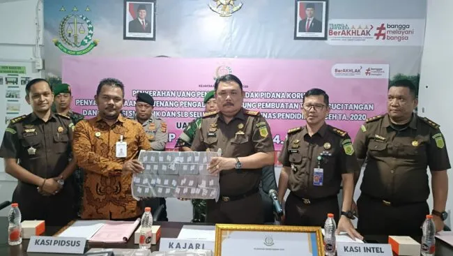 Ⓒ Hak cipta foto di atas dikembalikan sesungguhnya kepada pemilik foto Ⓒ Hak cipta foto di atas dikembalikan sesungguhnya kepada pemilik foto