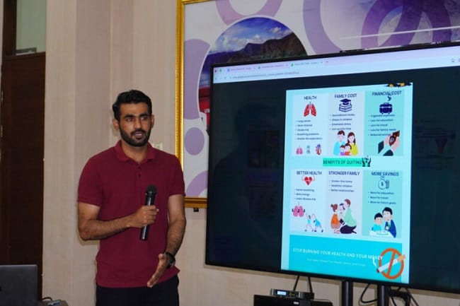 Saeed Hyder, mahasiswa internasional USK, mempresentasikan pengalaman dan pembelajaran yang diperolehnya selama mengikuti International Summer Course of Pharmacy (ISCP) 2026 di Universitas Sumatera Utara. Foto/Humas USK Saeed Hyder, mahasiswa internasional USK, mempresentasikan pengalaman dan pembelajaran yang diperolehnya selama mengikuti International Summer Course of Pharmacy (ISCP) 2026 di Universitas Sumatera Utara. Foto/Humas USK