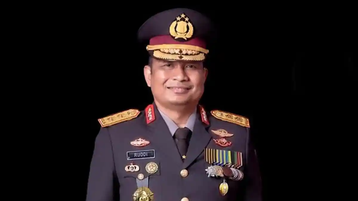 KAPOLDA - Kapolri Jenderal Pol Listyo Sigit Prabowo resmi melantik enam kepala kepolisian daerah (kapolda) baru dalam upacara serah terima jabatan di Gedung Rupattama Mabes Polri, Jakarta, Sabtu (4/7/2026). Salah satu pejabat yang dilantik adalah Irjen Pol Ruddi Setiawan sebagai Kapolda Aceh menggantikan Irjen Pol Marzuki Ali Basyah yang memasuki masa purna bakti.