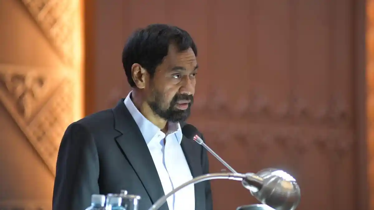 Gubernur Aceh, Muzakir Manaf, menyampaikan Rancangan Qanun (Raqan) Aceh tentang Pertanggungjawaban Pelaksanaan Anggaran Pendapatan dan Belanja Aceh (APBA) Tahun Anggaran 2025