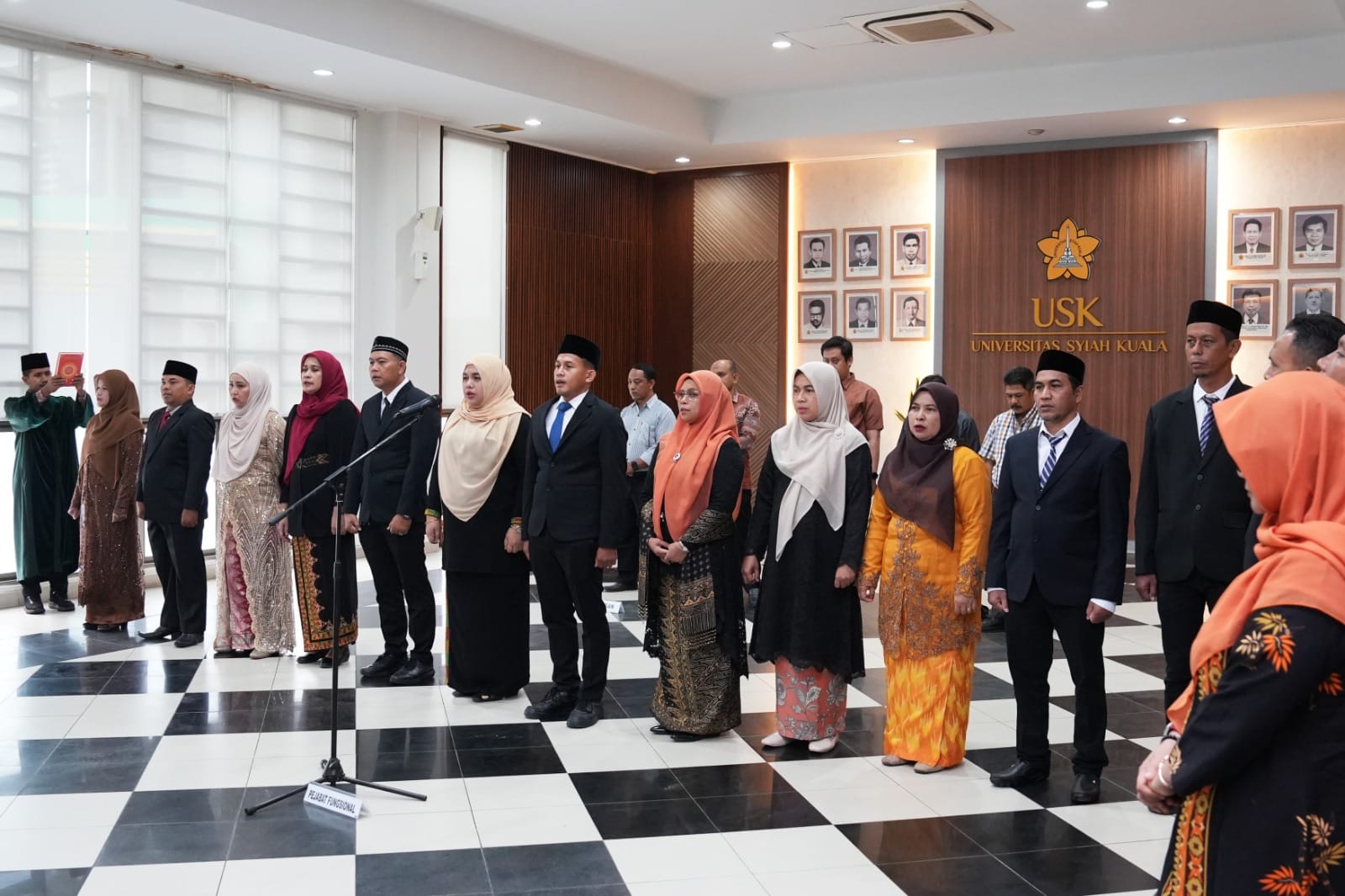 Pelantikan 12 pejabat fungsional Universitas Syiah Kuala. Foto: Humas Pelantikan 12 pejabat fungsional Universitas Syiah Kuala. Foto: Humas