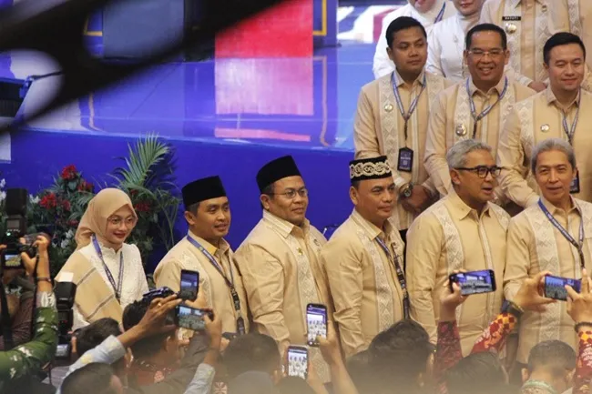 RAKERNAS APEKSI - Wali Kota Sabang, Zulkifli H Adam, berfoto bersama para kepala daerah usai pembukaan Rakernas XVIII APEKSI di Medan, Rabu (1/7/2026). Kegiatan tersebut menjadi forum bagi pemerintah kota untuk bertukar pengalaman dan memperkuat sinergi dalam meningkatkan kualitas pelayanan publik serta pembangunan daerah. RAKERNAS APEKSI - Wali Kota Sabang, Zulkifli H Adam, berfoto bersama para kepala daerah usai pembukaan Rakernas XVIII APEKSI di Medan, Rabu (1/7/2026). Kegiatan tersebut menjadi forum bagi pemerintah kota untuk bertukar pengalaman dan memperkuat sinergi dalam meningkatkan kualitas pelayanan publik serta pembangunan daerah.